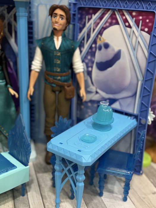 Замък Замръзналото кралство, кукли Disney