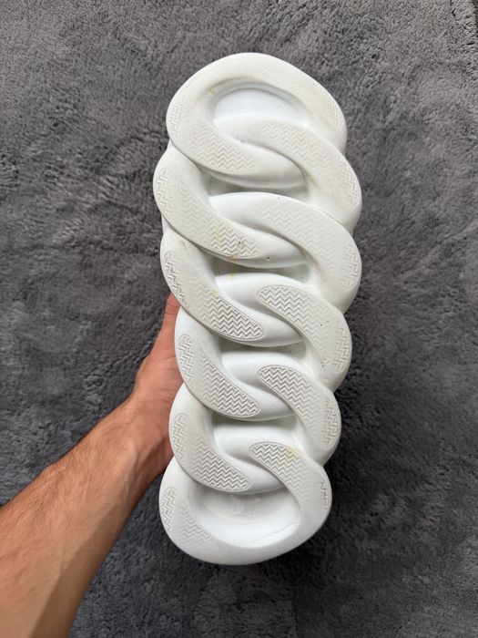Versace chain reaction