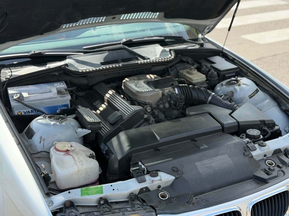 Vând BMW  e36-318 IS