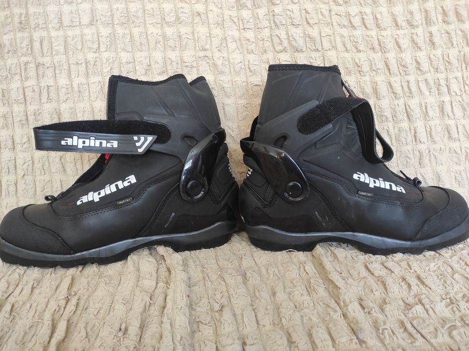 Продаются лыжные ботинки