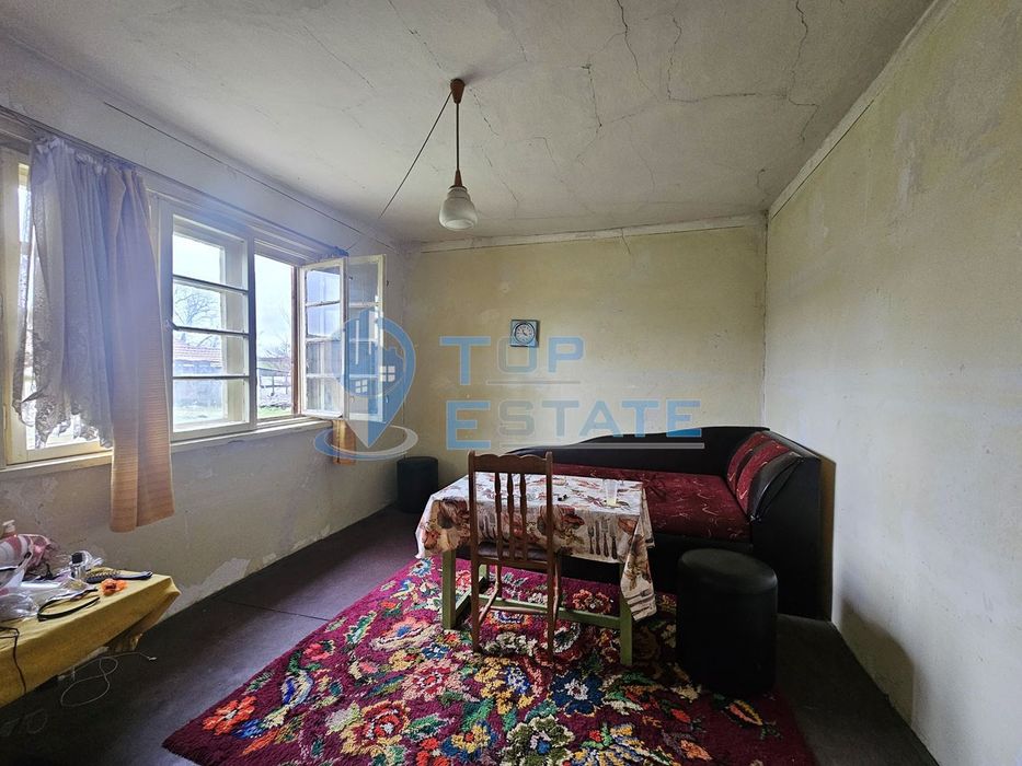 Тухлена къща с гараж и голям двор в село Недан, община Павликени