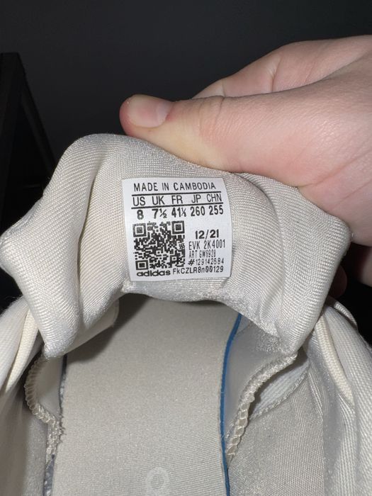 Adidasi sport si papuci de fotbal