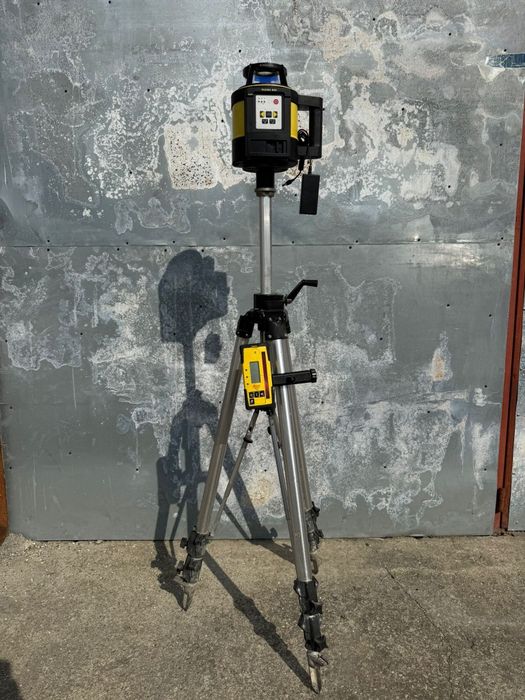 Nivela laser Leica Rugby 840 trepied telescopic de 3m