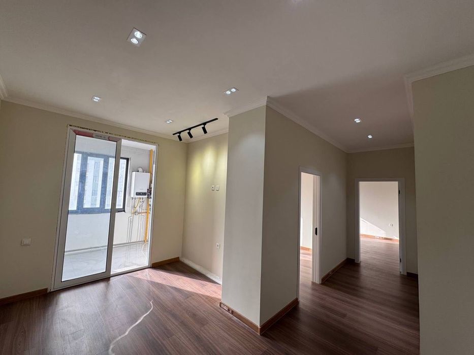 Srochna sotiladi 2 komnat 63 kv kvartira