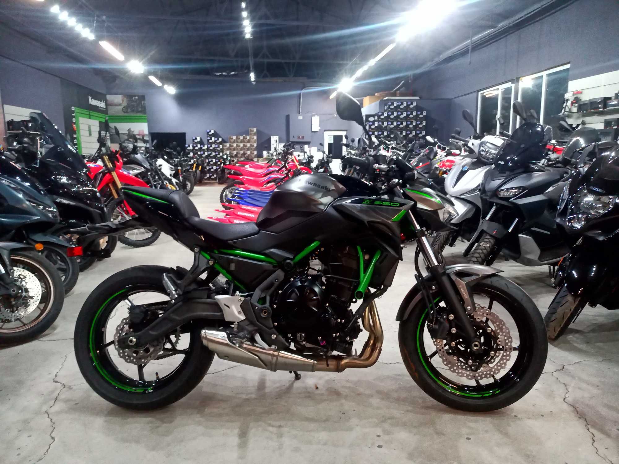 Kawasaki z650 deals pret