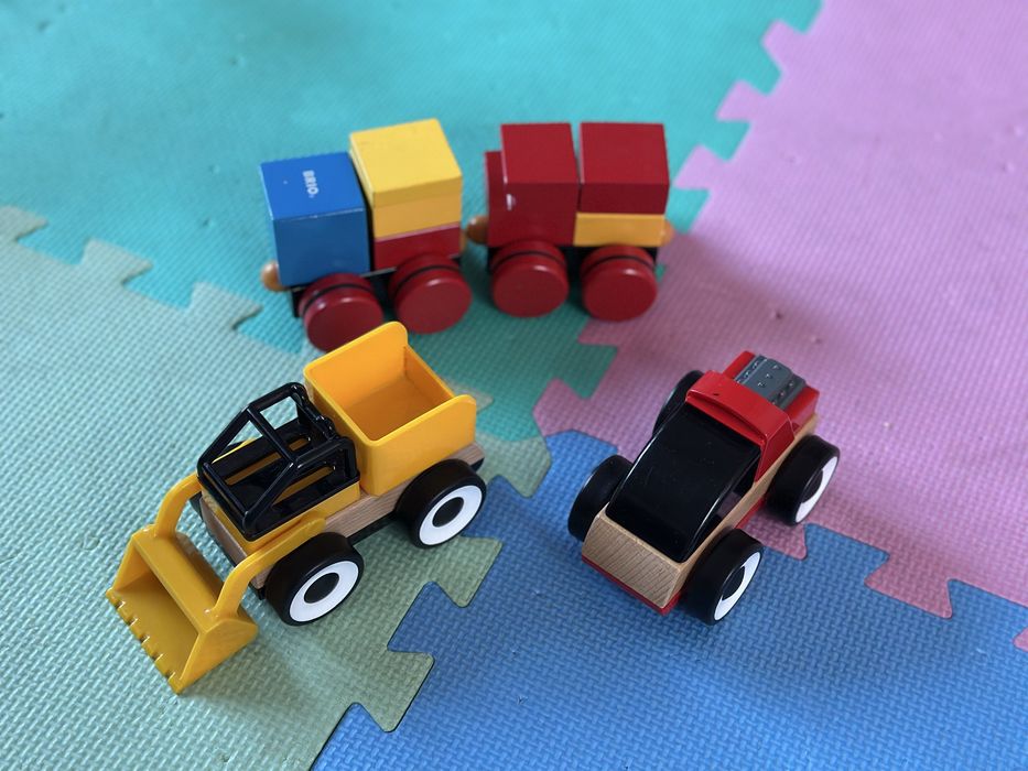 Tren lemn de stivuit Melissa & Doug si masinute Ikea, 18 luni+