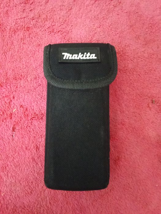 Лазерный дальномер Makita.
