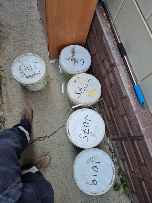 Краска резиновая и мастика