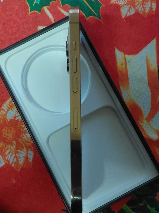 Продавам iphone 13 pro 256gb  има Айклоуд  телфона е в добро състояние без драскотини приемам бартер