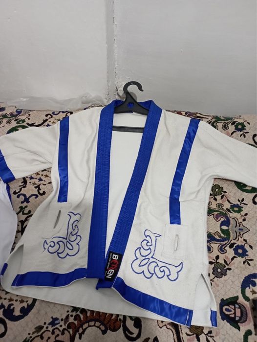 Кимоно для дзюдо на 8–9 лет