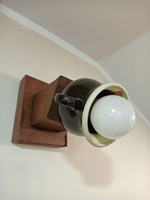 Tâmplărie din lemn, lustre, și alte lucruri minunate .