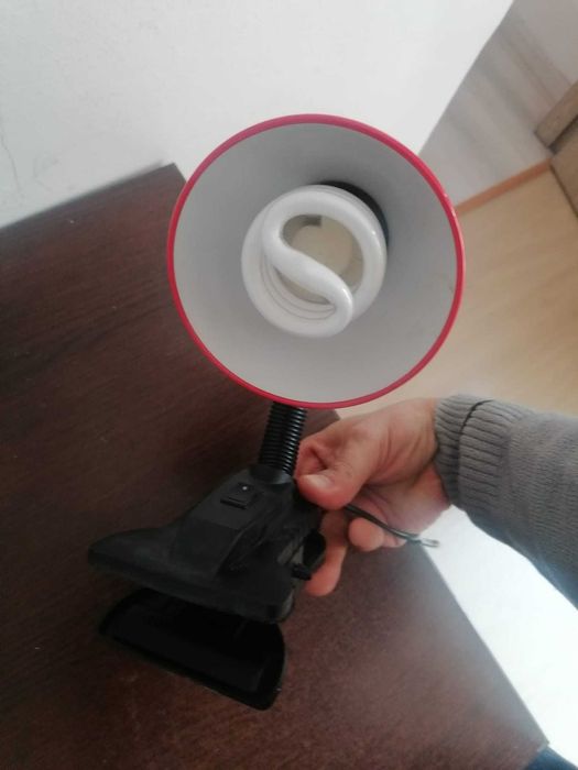 Lampa de birou cu clema de prindere