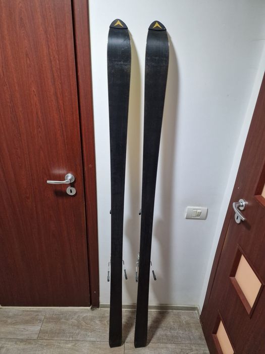 Skiuri Dynastar serie outled 7, T 186, made in France, puțin folosite