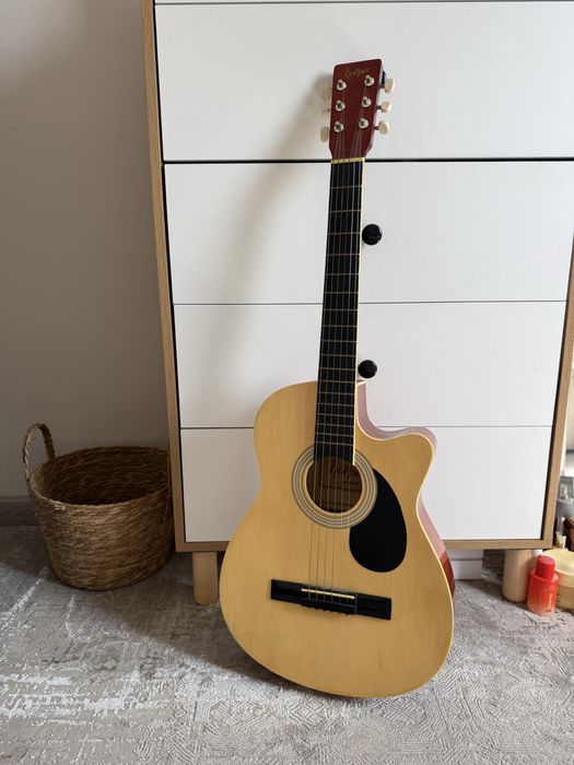 Акустическая гитара