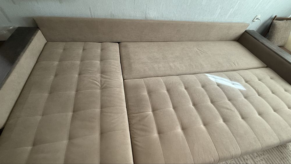 Диван угловой ( мягкая мебель)