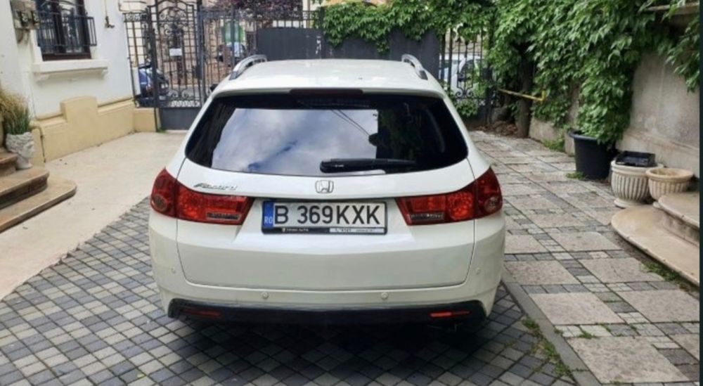Vând Honda Accord Tourer Executive  schimb 
2.2 i-DTEC diesel 150cp