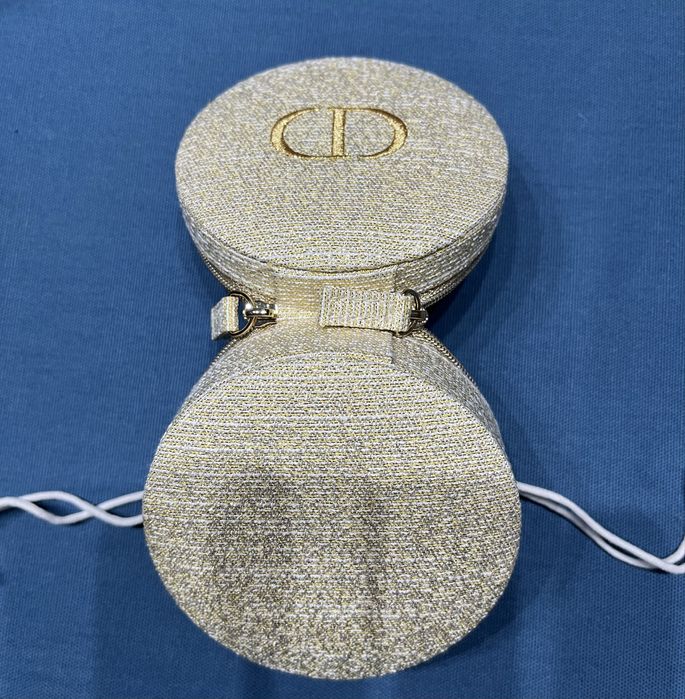 Cutie pentru bijuterii Christian Dior.