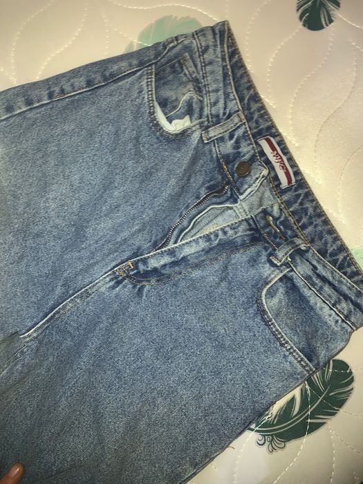 Вещидля девушек много джинсов отдам за дешево Arzanraq apparaman