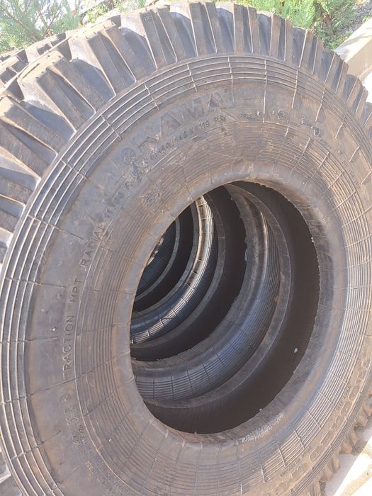 CAUCIUCURI tractiune 1100x20