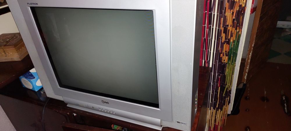 Телевизор LG в идеальном состоянии