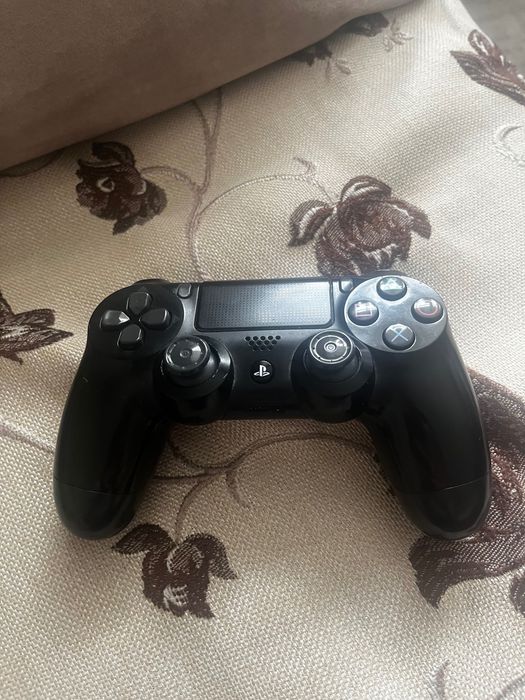 Продам PS 4 fat 1tb
