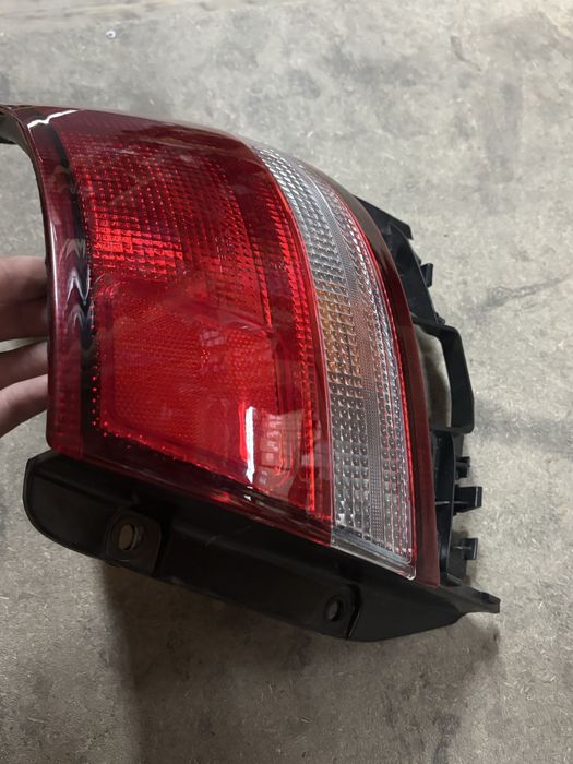 Задний фонарь стоп карина Е хэчбэк