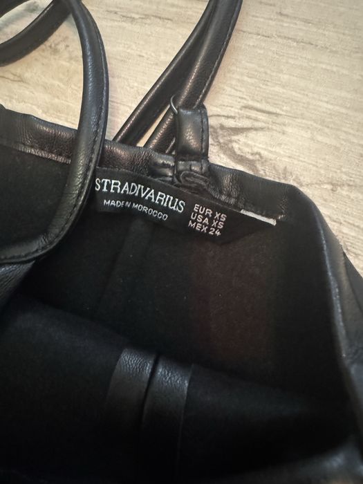 Кожена рокля  Stradivarius