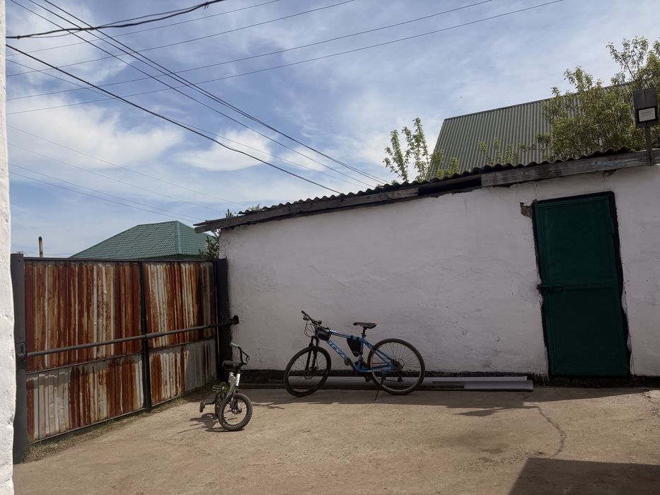 Продам дом из 3-х комнат, кирпичный
