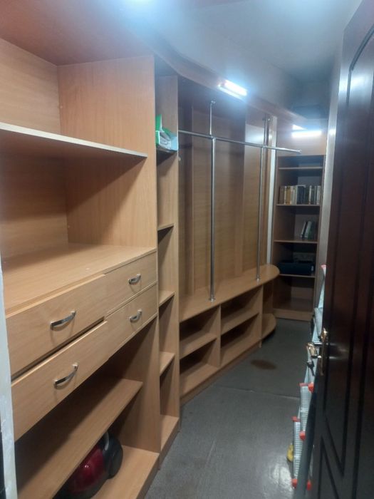 Сдается в аренду 4-х комнатная квартира с отдельным гардеробом