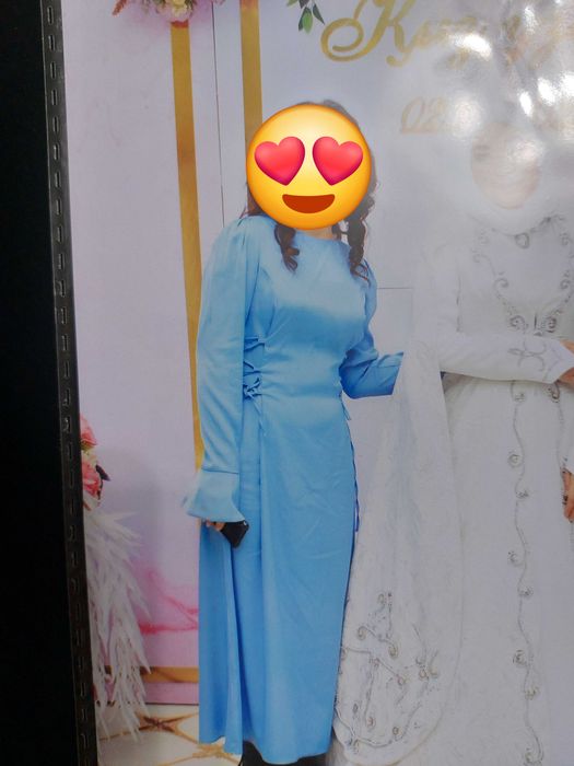 Продам платье голубое