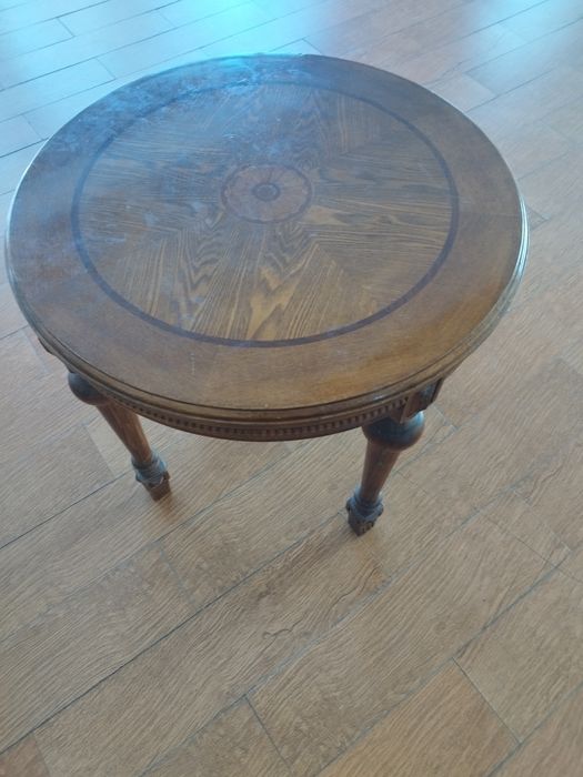 4 кресла в комплекте со столом