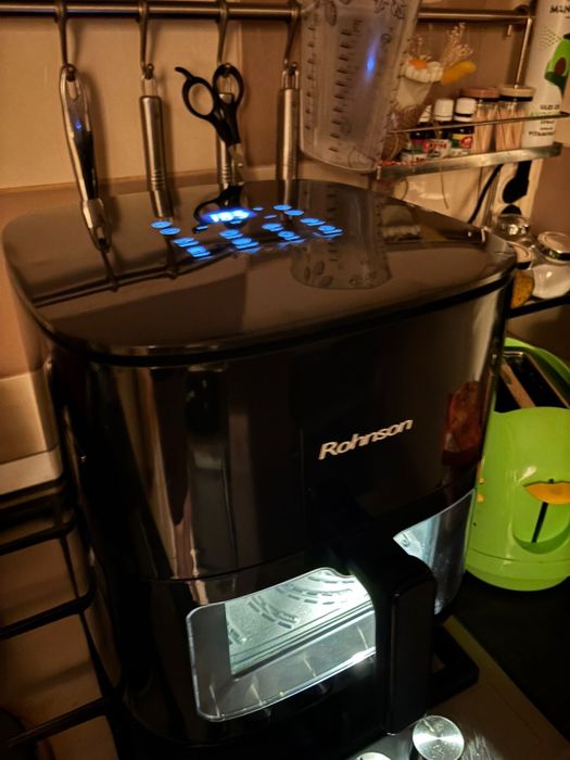 Friteuza cu aer cald/Air fryer