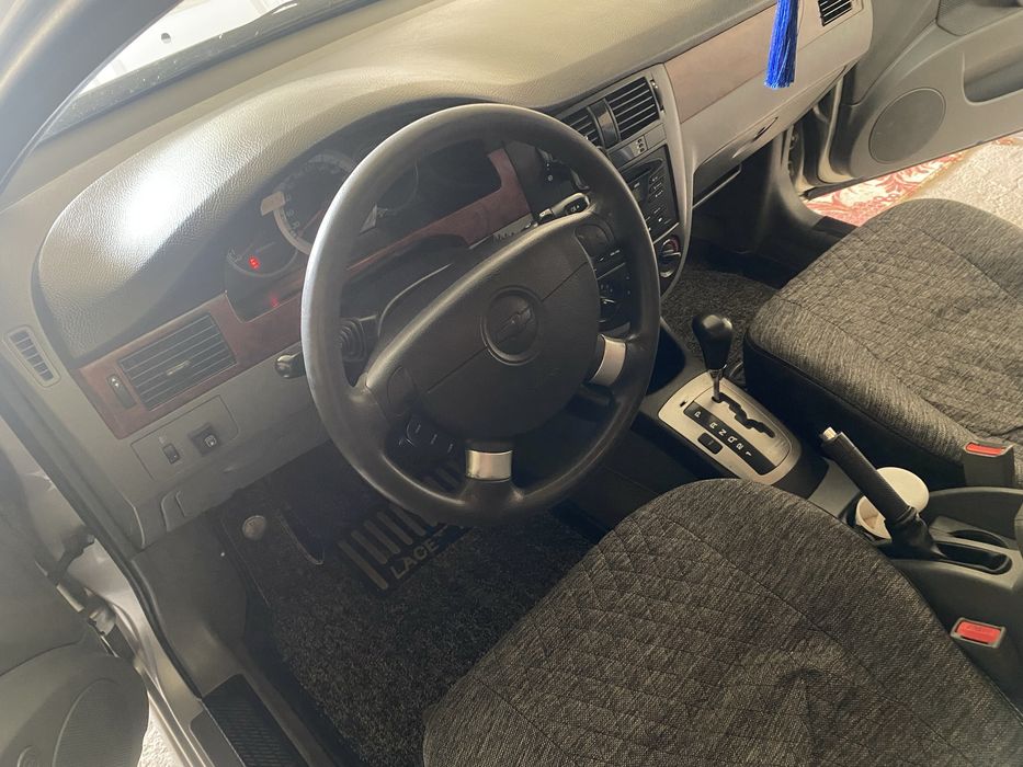 Продаю Lacetti состояние хорошее все вопросов по телефону