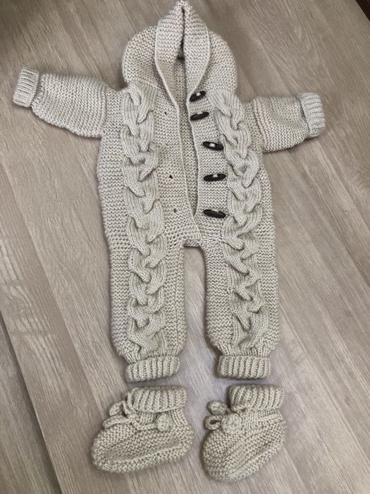 Продам детский вязаный комбинезон
