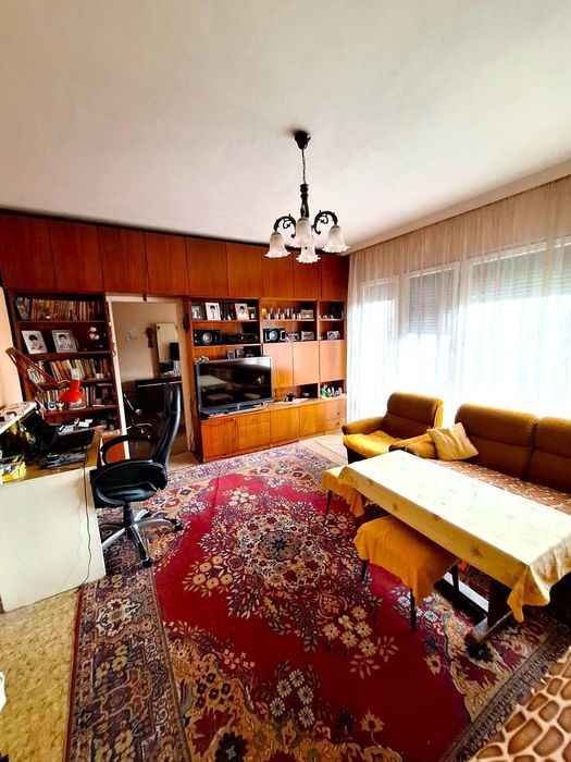 Продава се Тристаен апартамент в Пловдив, Център - 82 кв.м за 902 €/кв.м - Снимка #2