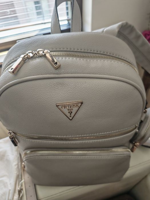 Дамска раница Guess