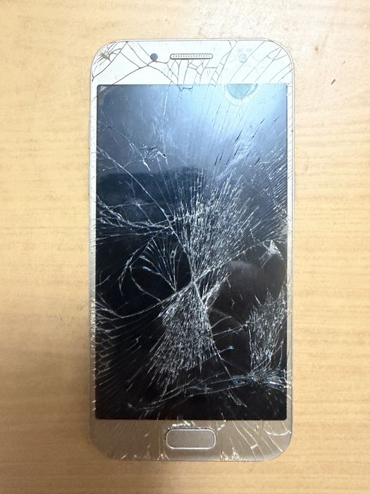 Продам телефон на запчасти A3