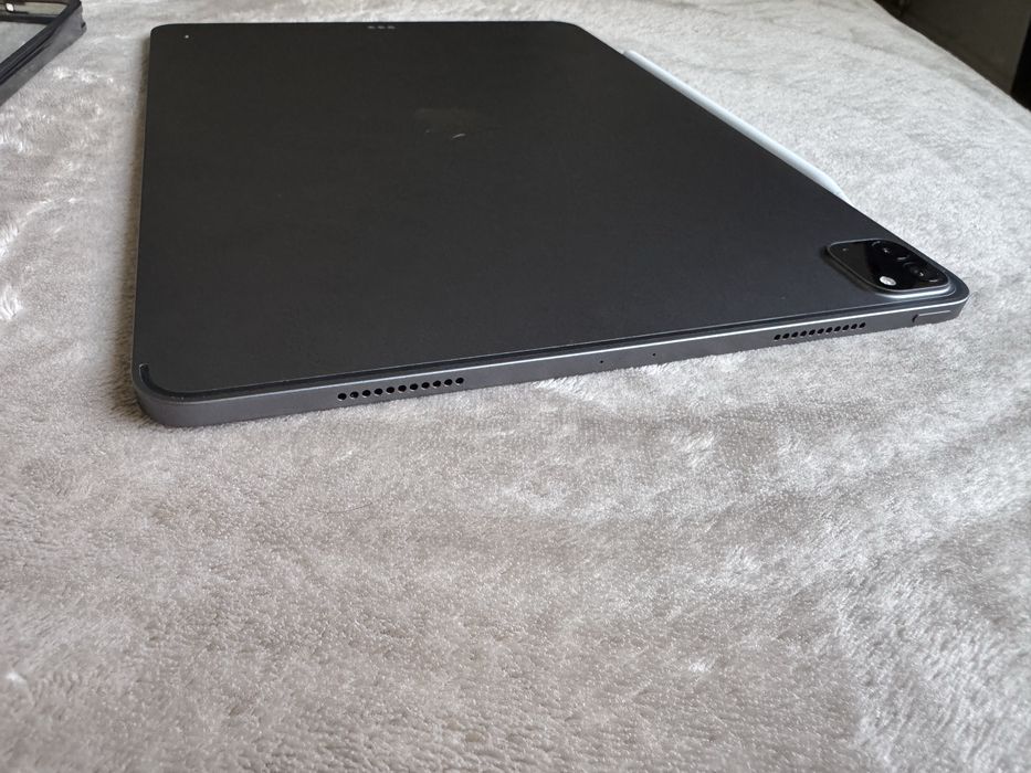 iPad Pro 12,9 inch (a 5-a generație) M1 128 GB + APPLE Pencil 2nd Gen