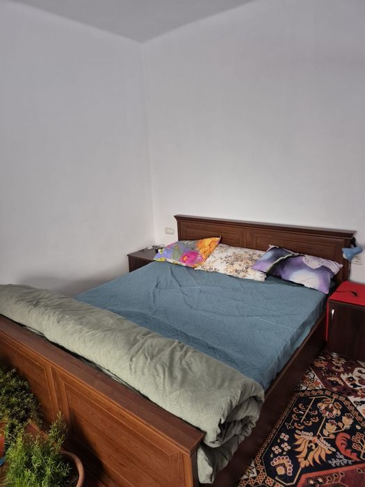 Vand s au schimb cu apartament .