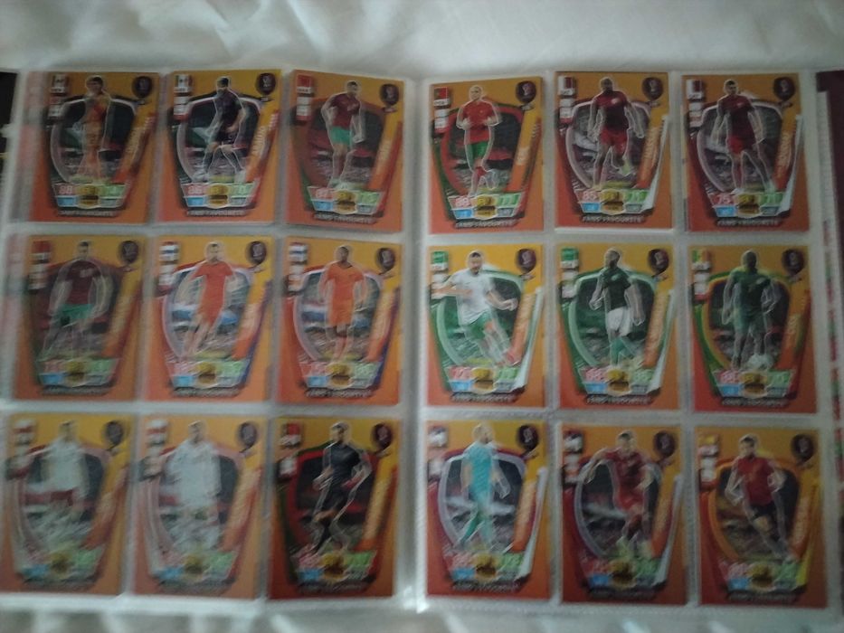 Колекционерски албум за карти  Panini World Cup Qatar Adrenalyn XL запълнен с всички карти