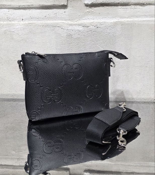 Кожен партфеил и чанти ( клъчове) на GUCCI  и Goyard