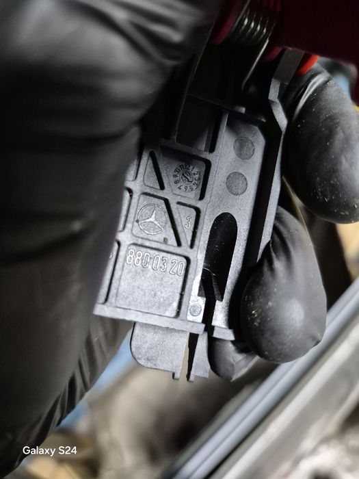 Ручка капота Mercedes