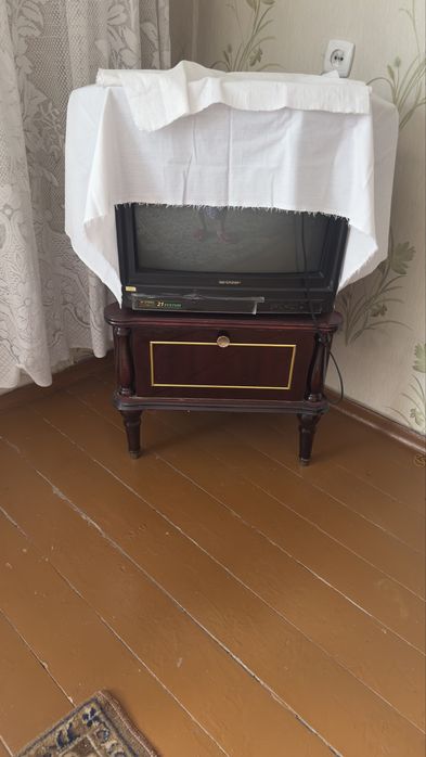 Пуфик и 2 тумбочка