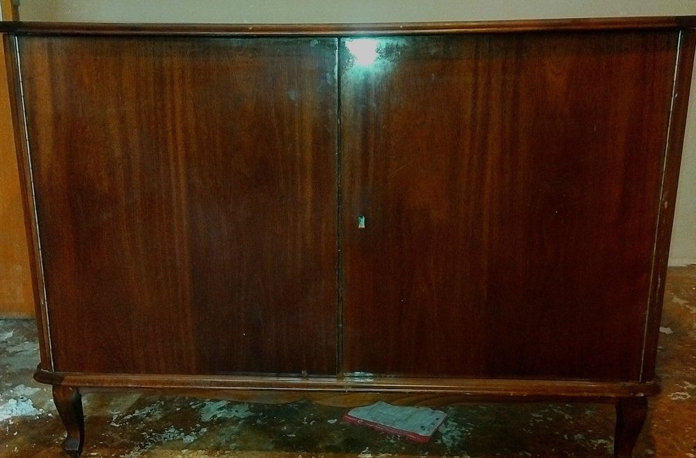 Vând lot  de mobilier vintage anii 50-60 plus cadru de fonta de la masina de cusut Singer Preț 1200 lei tot pachetul sau separat(detalii in descriere)