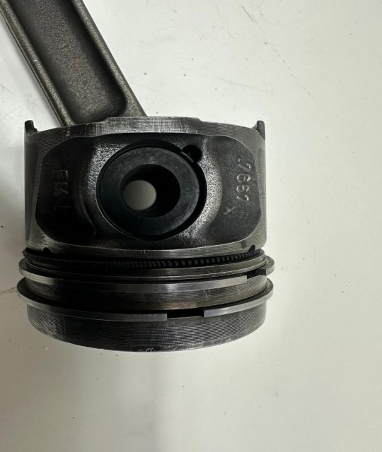 Piston cu biela 1.5 dci 7657fm-1 Dacia Logan prima generatie