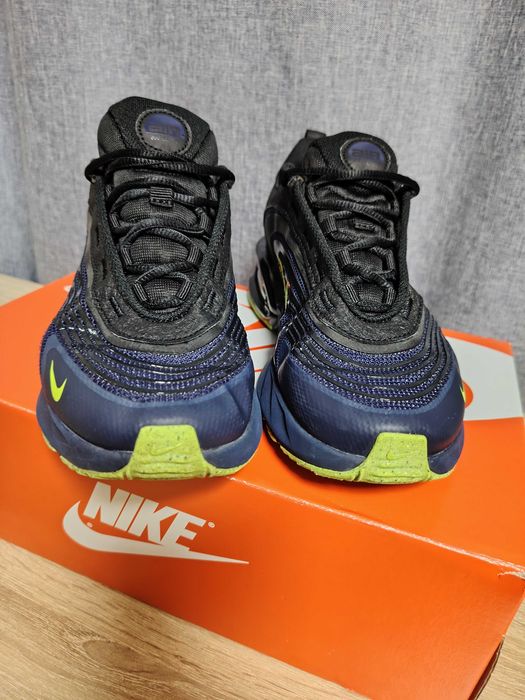 Оригинални маратонки NIKE, номер 39, носени са няколко пъти, нямат никакви забележки.!