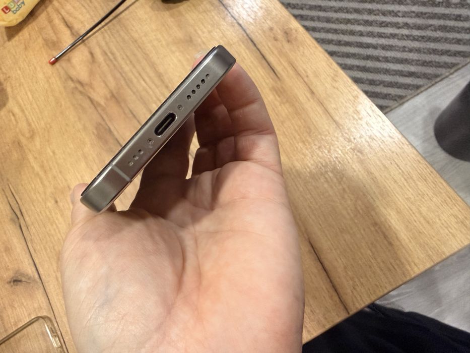 Apple IPhone 15 Pro 128GB в идеале.