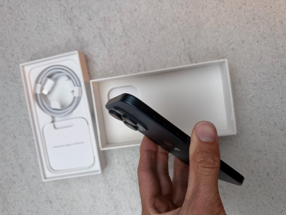 iPhone 15 pro 128 GB син