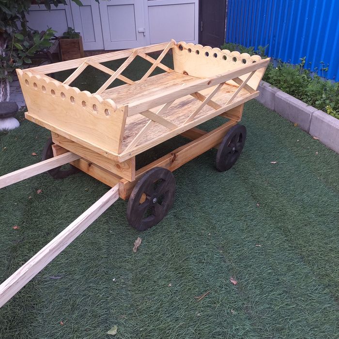 Декоративное кашпо-телега