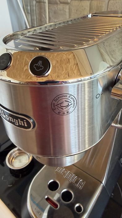 Кафемашина DELONGHI dedica